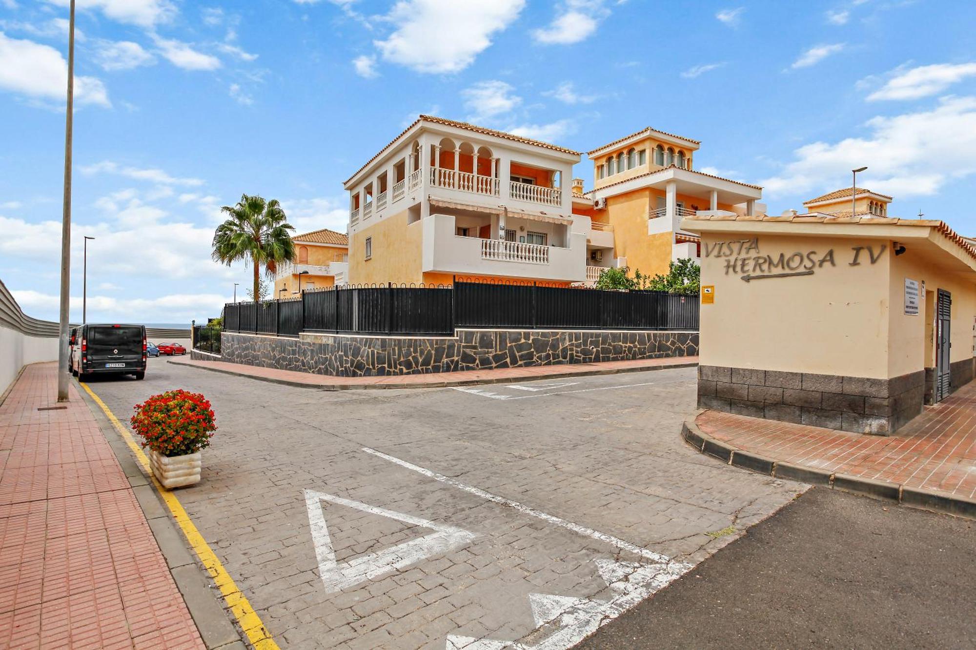 1 Bedroom Giuly Sea Views In Los Cristianos Лос Кристианос Экстерьер фото
